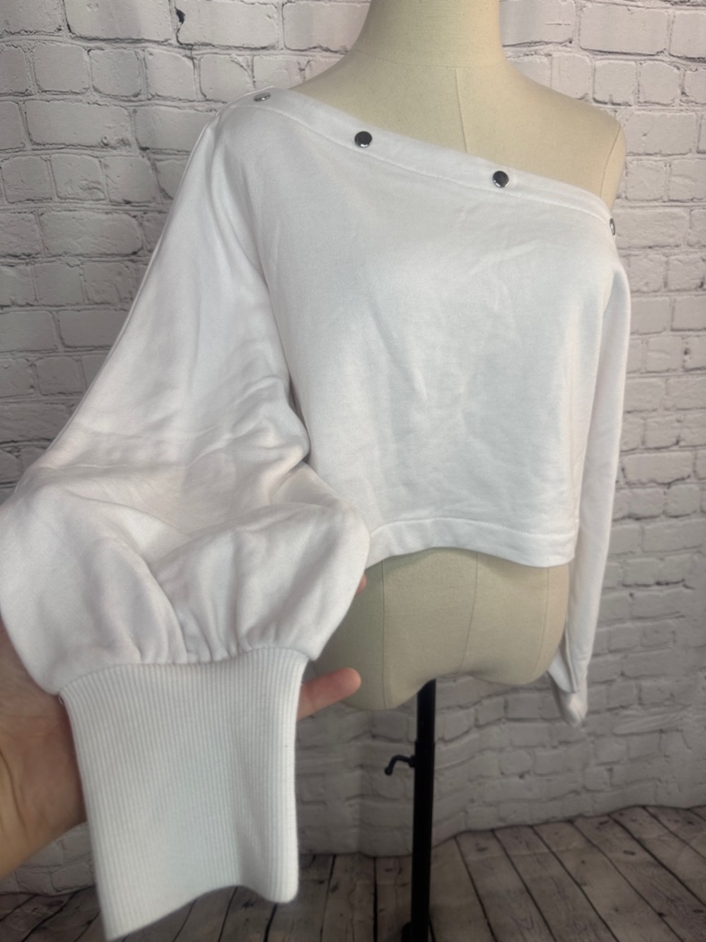 Jennifer Lopez White Off-Shoulder Snap-Trim Cropped Sweatshirt XL - Picture 6 of 8
